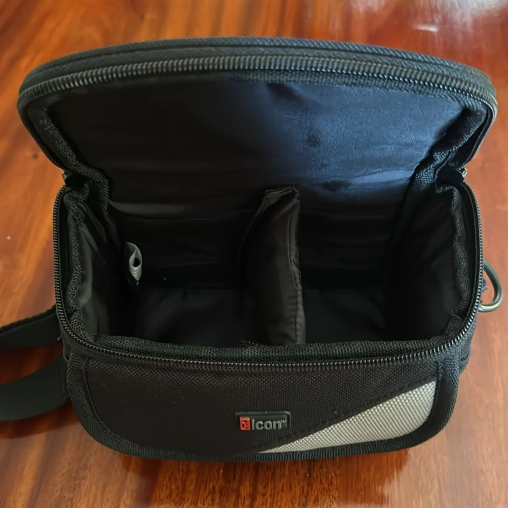📷 Small iCon black camera bag with handle and shoulder strap.